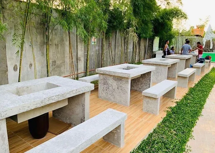 Apartment Bamboo Bay Condominium: Urban Near Hospitals & Malls