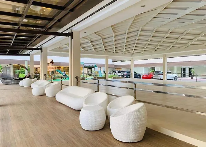 Apartment Bamboo Bay Condominium: Urban Near Hospitals & Malls